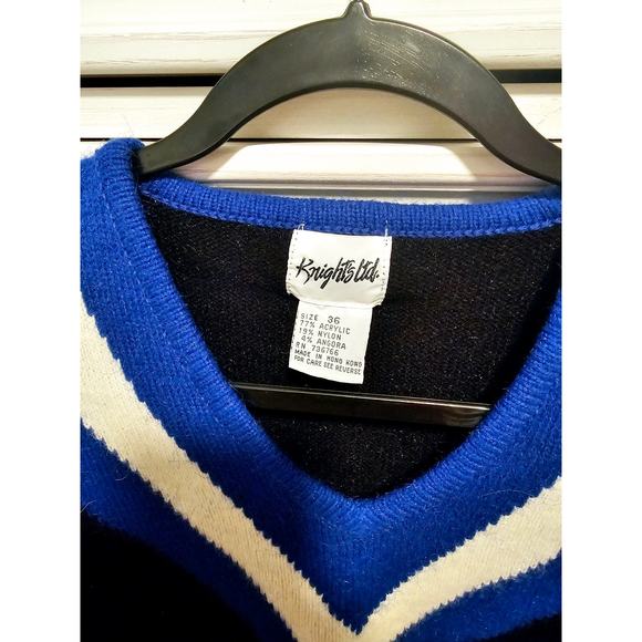 Vintage Blue & Black V-Neck Sweater
Size - 36 - Picture 2 of 7